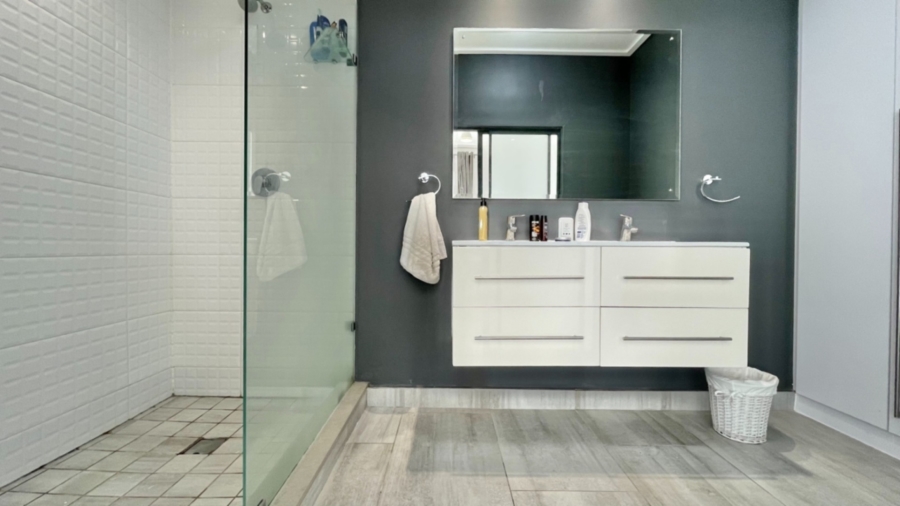 To Let 3 Bedroom Property for Rent in Paardevlei Western Cape